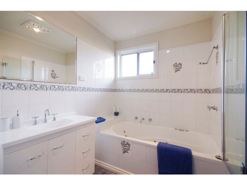 1/17 Braund Avenue, Bell Post Hill VIC 3215