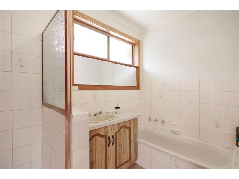 1/8 Holdsworth Court, Norlane VIC 3214