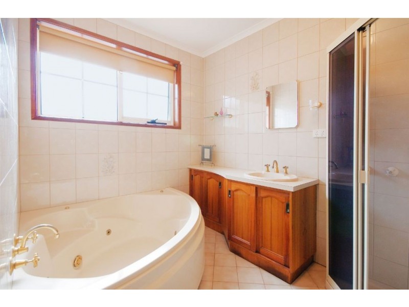 90 Braund Avenue, Bell Post Hill VIC 3215