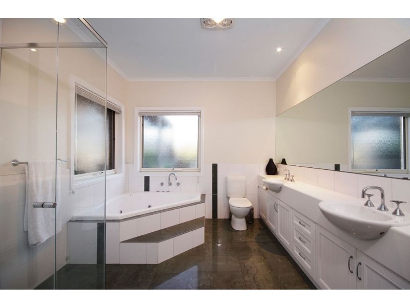 128 Yverdon Drive, Bannockburn VIC 3331