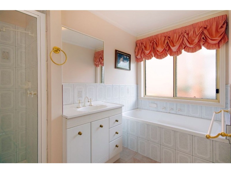 12 O’Dwyer Court, Lovely Banks VIC 3221