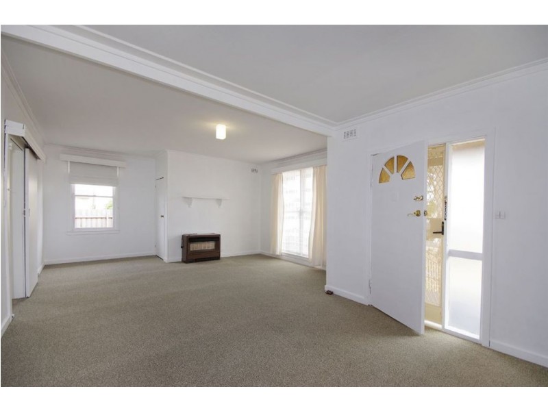 1 Kestrel Court, Norlane VIC 3214