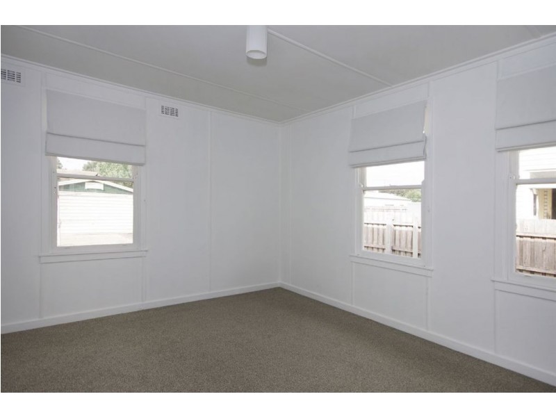 1 Kestrel Court, Norlane VIC 3214