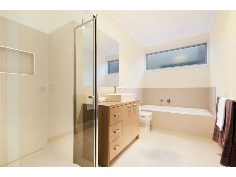 4 Allen Street, Newtown VIC 3220