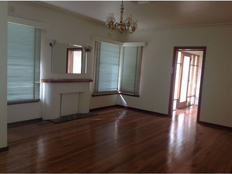 10 Glenfine Avenue, Hamlyn Heights VIC 3215