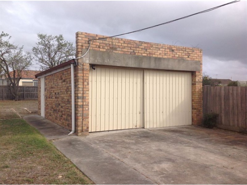 10 Glenfine Avenue, Hamlyn Heights VIC 3215