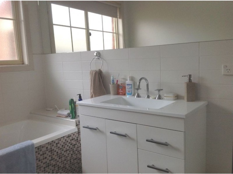 1/80 Wolseley Grove, Bell Post Hill VIC 3215