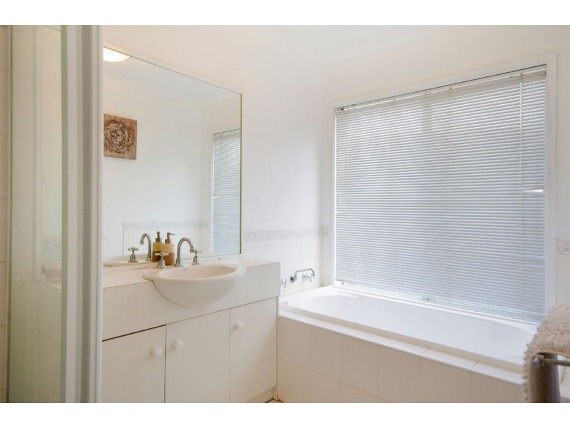 8 Corr Place, Lovely Banks VIC 3221