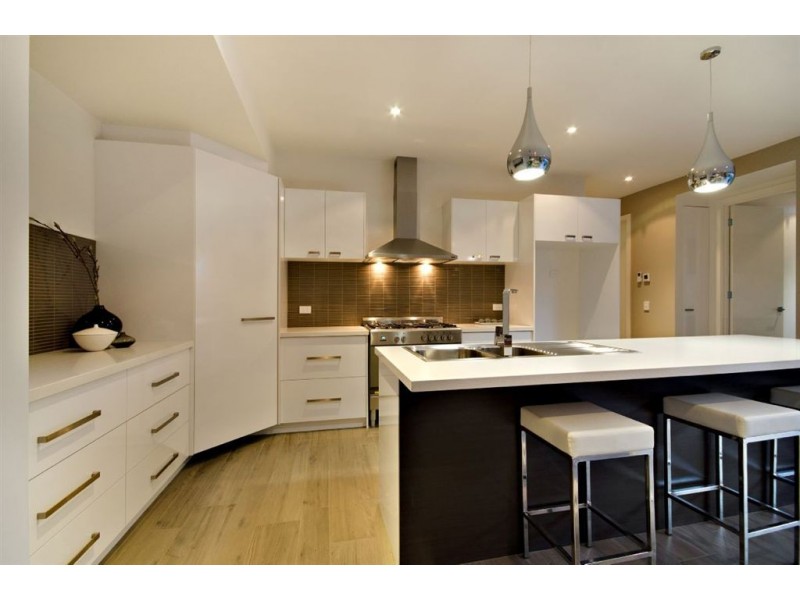 6 Allen Street, Newtown VIC 3220