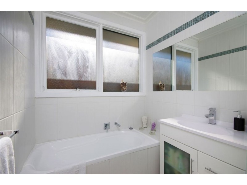 19 Dunloe Avenue, Norlane VIC 3214