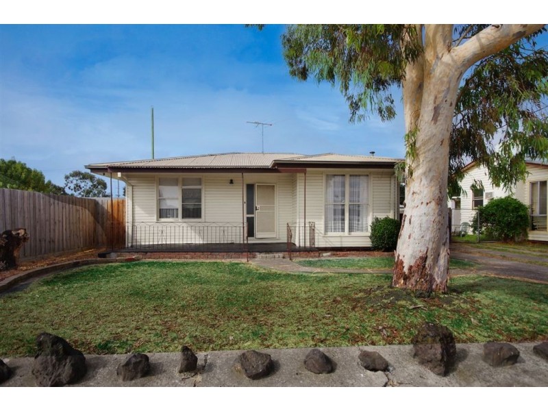 1 Kestrel Court, Norlane VIC 3214