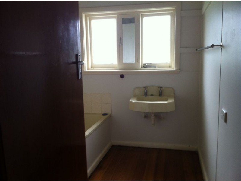 4 Vista Road, Newtown VIC 3220