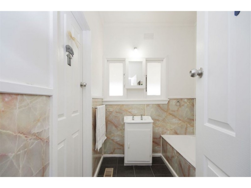 14 Donnybrook Road, Norlane VIC 3214