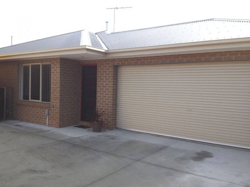 2/18 June Avenue, Hamlyn Heights VIC 3215