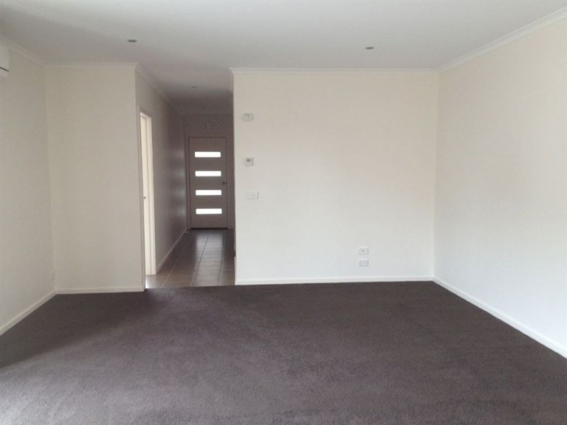 2/18 June Avenue, Hamlyn Heights VIC 3215