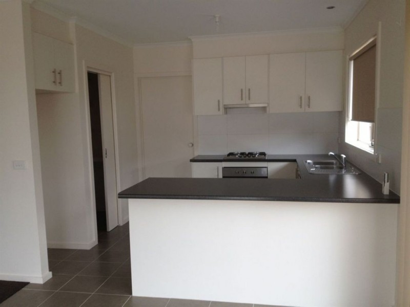 2/18 June Avenue, Hamlyn Heights VIC 3215