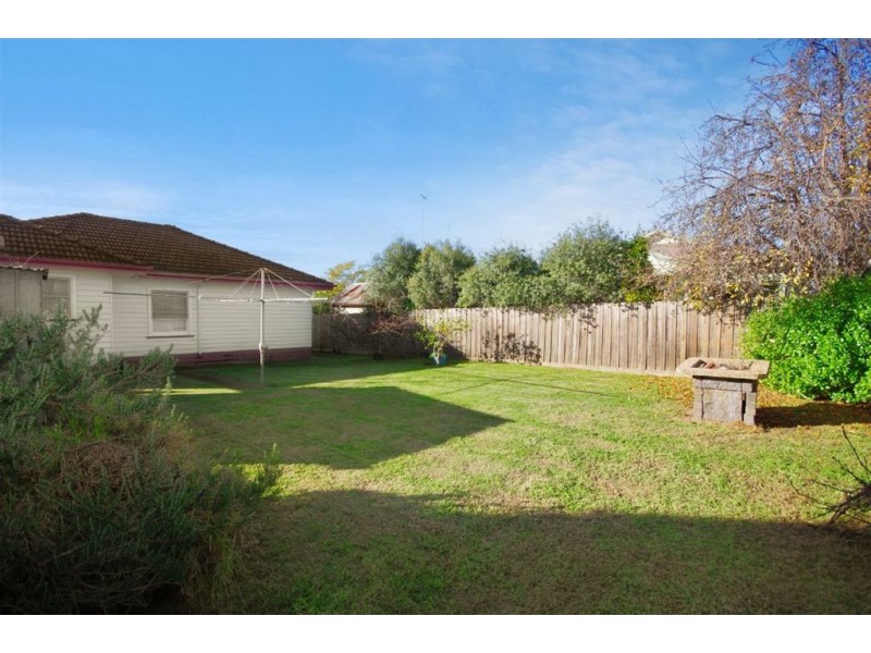 1 Coxon Parade, North Geelong VIC 3215