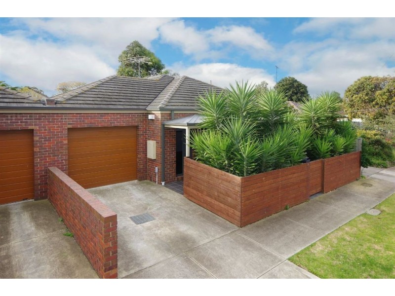 1 B Pine Avenue, North Shore VIC 3214