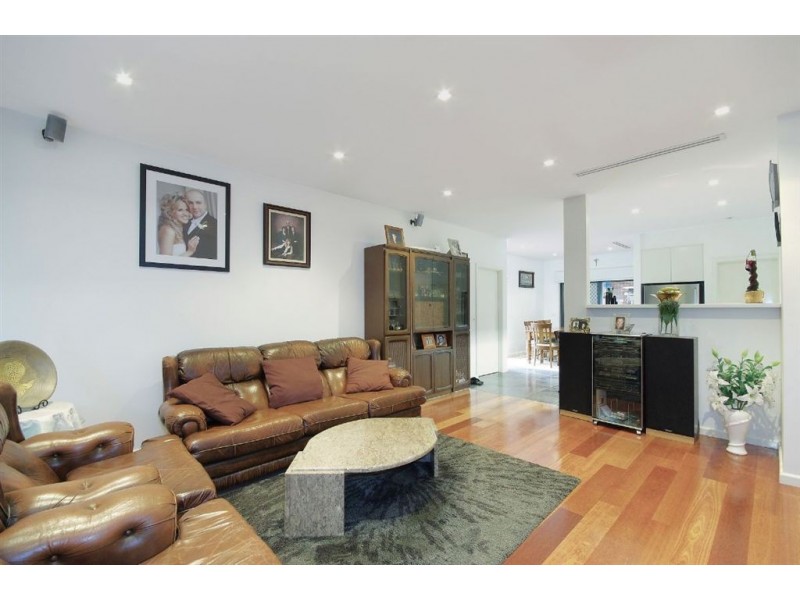 1 B Pine Avenue, North Shore VIC 3214