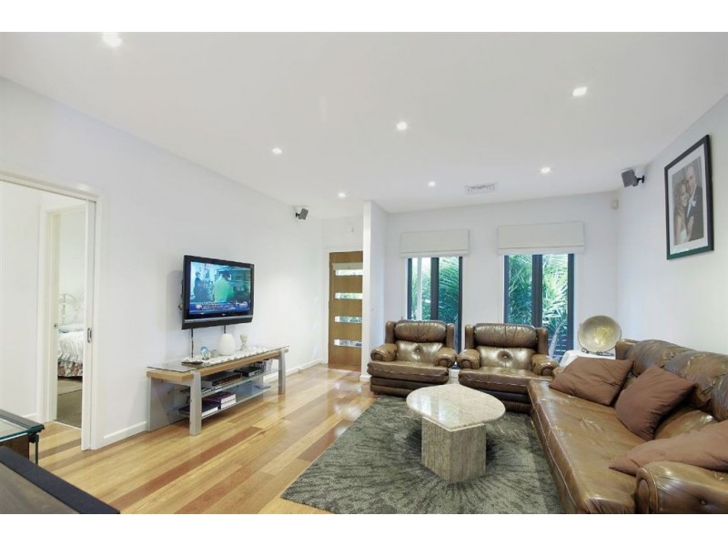 1 B Pine Avenue, North Shore VIC 3214