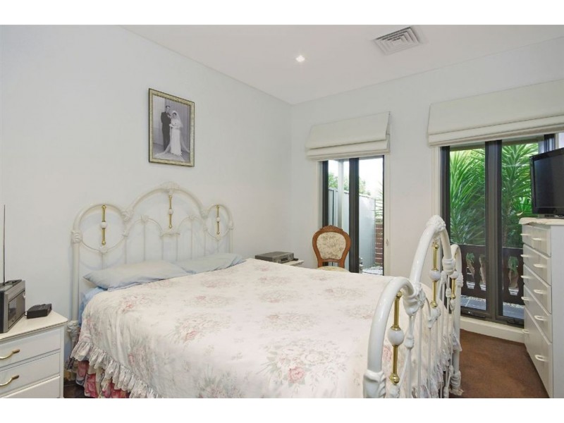1 B Pine Avenue, North Shore VIC 3214
