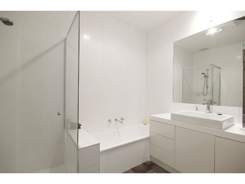 1 B Pine Avenue, North Shore VIC 3214