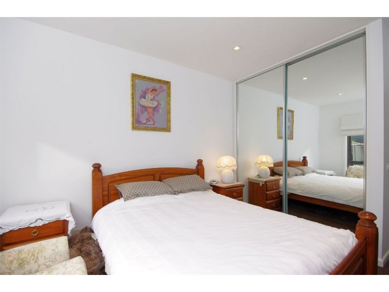 1 B Pine Avenue, North Shore VIC 3214