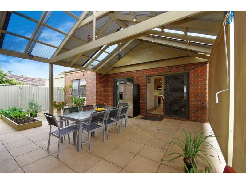 1 B Pine Avenue, North Shore VIC 3214