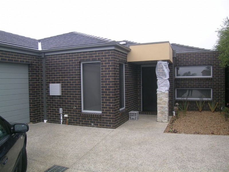 2/68 Pethajohn Parade, Grovedale VIC 3216