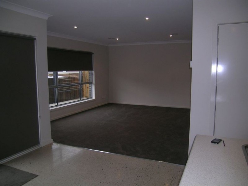 2/68 Pethajohn Parade, Grovedale VIC 3216