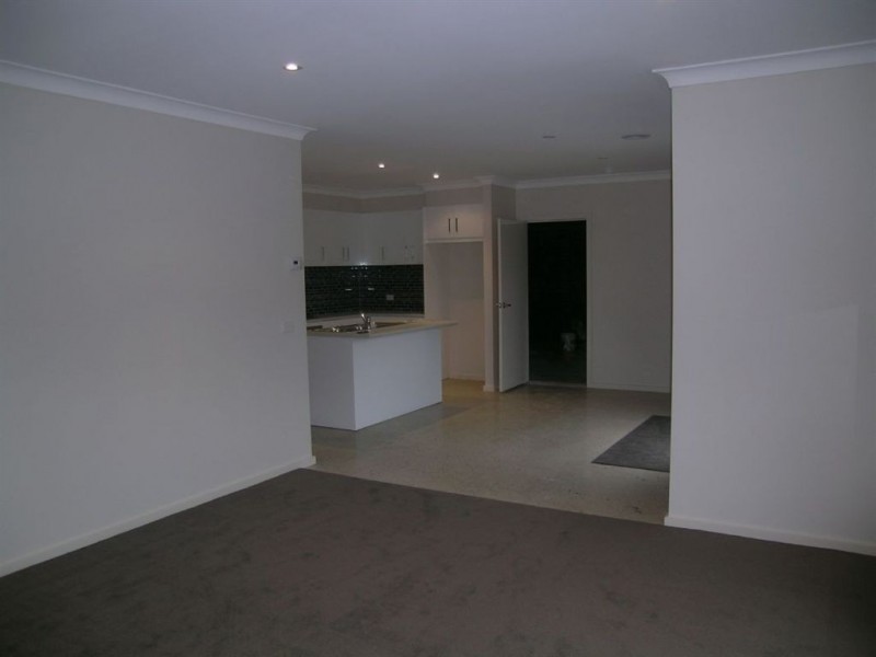 2/68 Pethajohn Parade, Grovedale VIC 3216