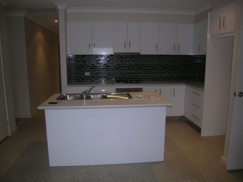 2/68 Pethajohn Parade, Grovedale VIC 3216