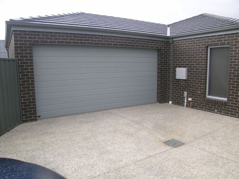 2/68 Pethajohn Parade, Grovedale VIC 3216