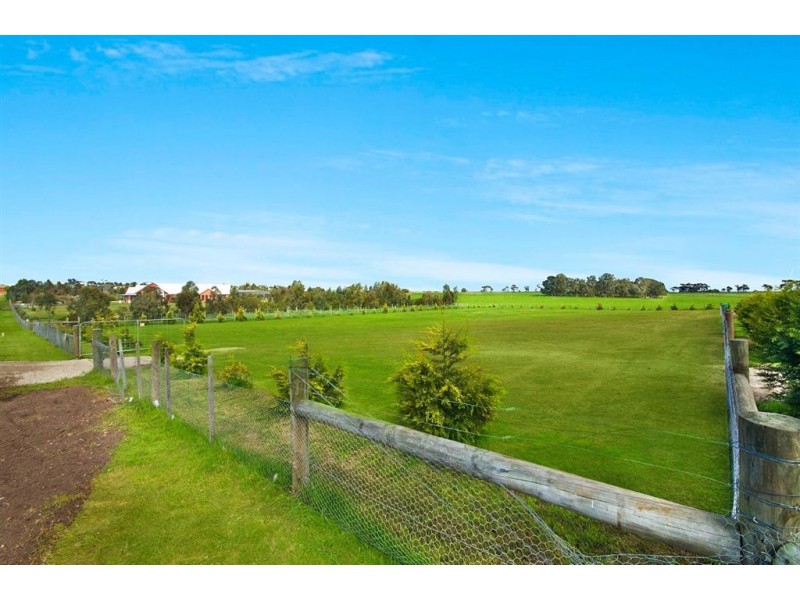 14 Glenora Place, Batesford VIC 3221