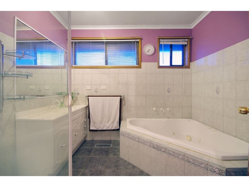 10 Hedgeley Road, Bell Park VIC 3215