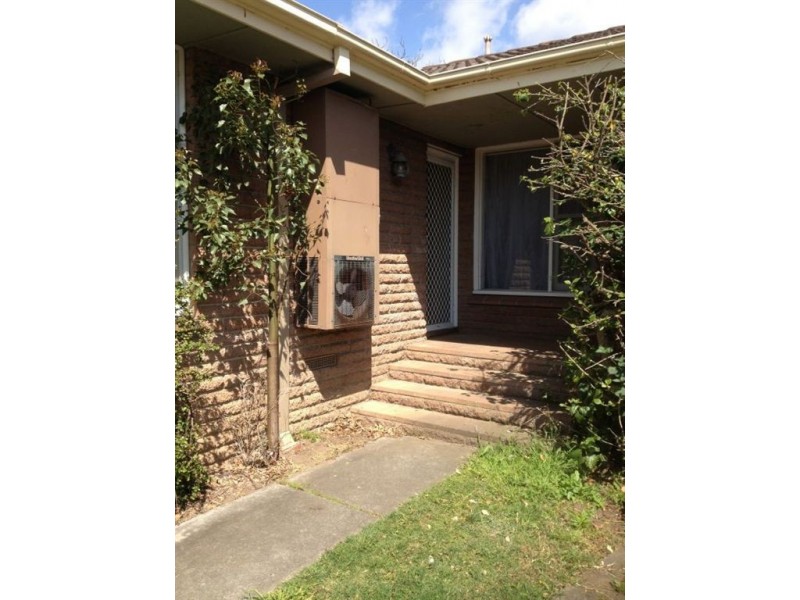 2/13 Queens Road, Newtown VIC 3220