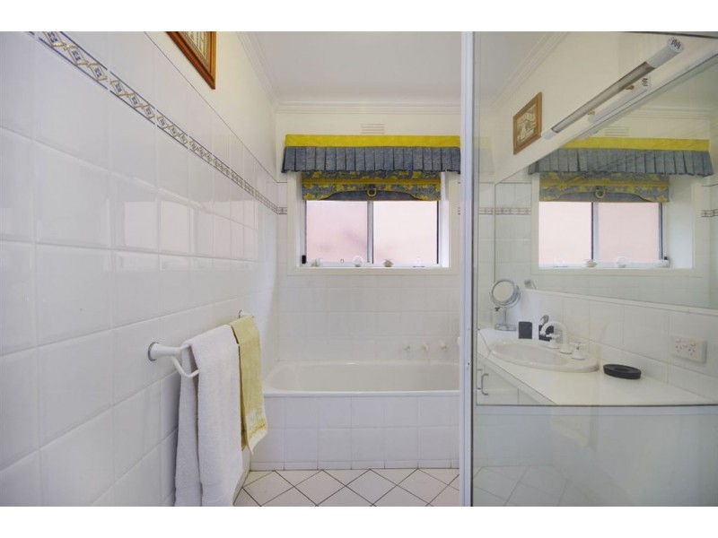 16 Chanel Avenue, Bell Post Hill VIC 3215