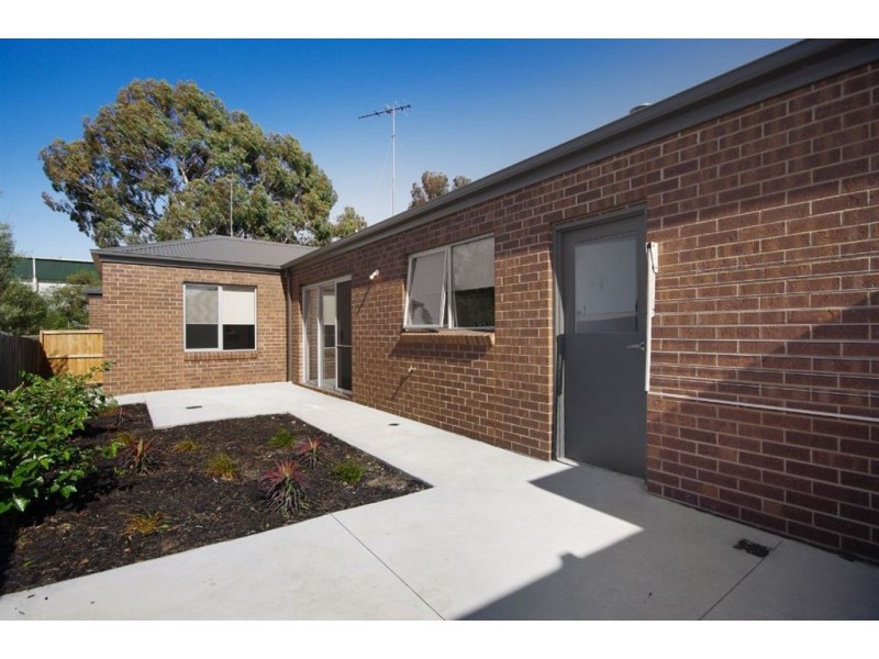 2/4 Karlovac Court, Bell Park VIC 3215