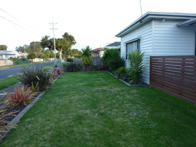 28 Gladstone Street, Hamlyn Heights VIC 3215