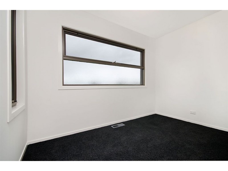 2/22 Myrtle Grove, North Shore VIC 3214