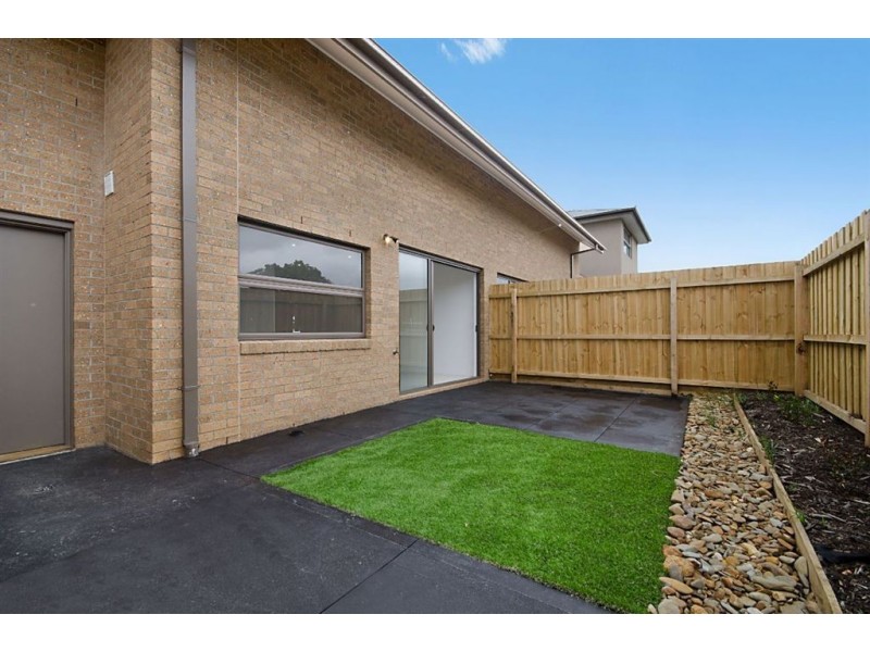 2/22 Myrtle Grove, North Shore VIC 3214