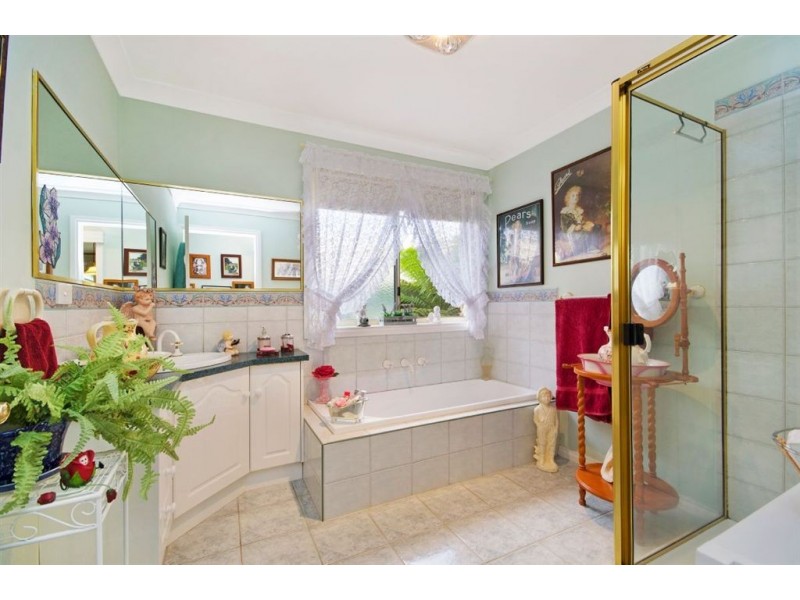 13 O’Dwyer Court, Lovely Banks VIC 3221