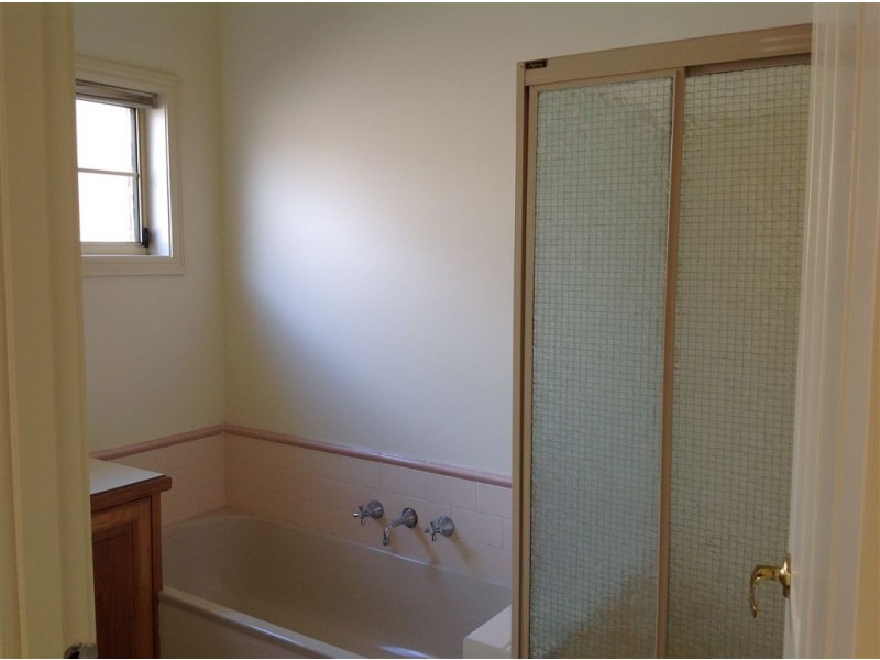 1 Chadwick Street, Newtown VIC 3220