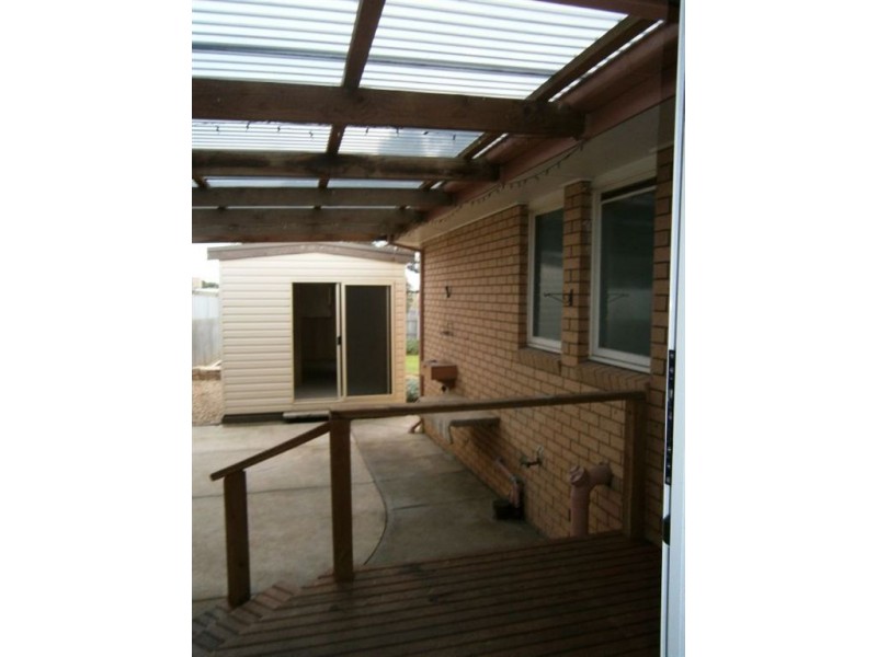 70 Nanworen Cres, Bell Park VIC 3215