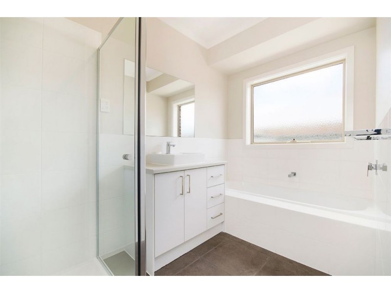 4/4 Reta Close, Leopold VIC 3224