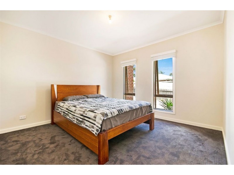 4/4 Reta Close, Leopold VIC 3224
