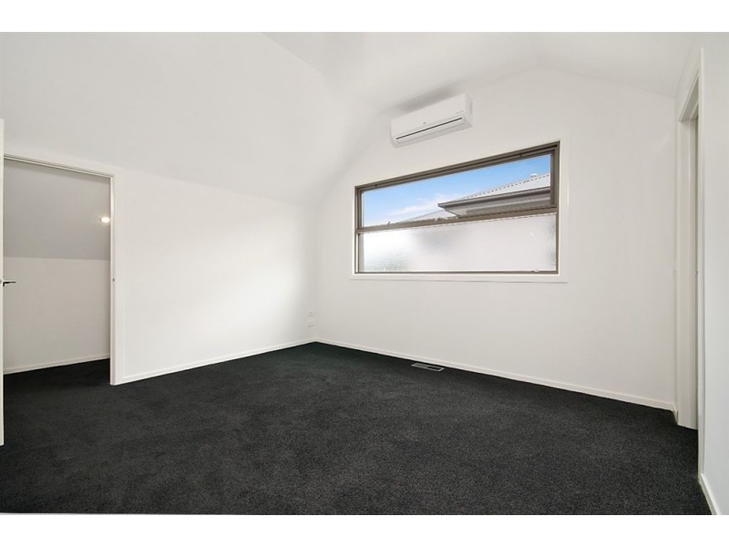 2/22 Myrtle Grove, North Shore VIC 3214