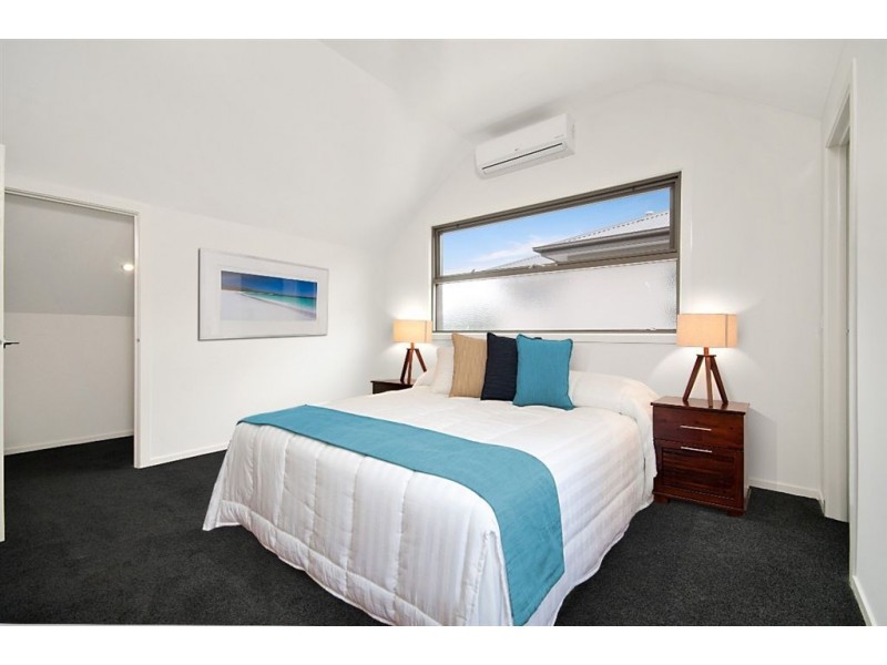 2/22 Myrtle Grove, North Shore VIC 3214