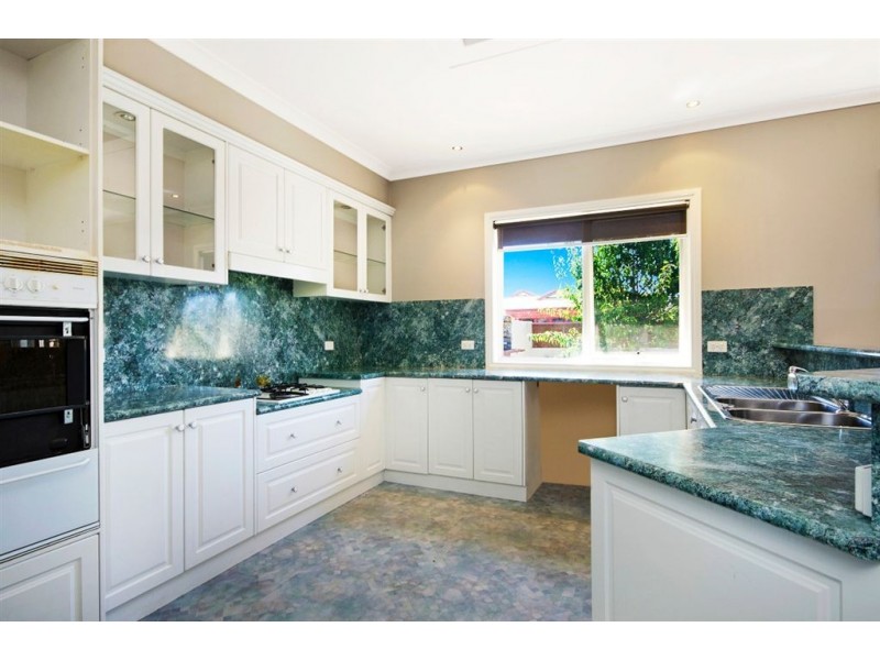 1 McQuinn Close, Lovely Banks VIC 3221