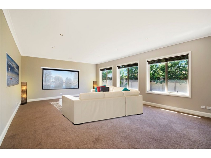 1 McQuinn Close, Lovely Banks VIC 3221